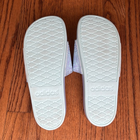 Adidas Adilette Comfort Slides - Men’s size 7 but fits women’s 8/8.5 - Picture 3 of 4